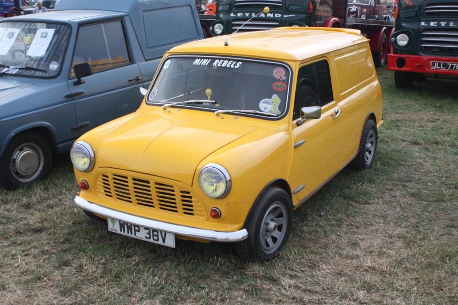 Mini van wwp 38v at welland 2010 img 8935